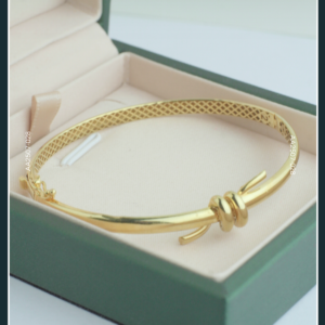 18k Gold Bangle