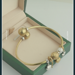 18K GOLD BANGLE