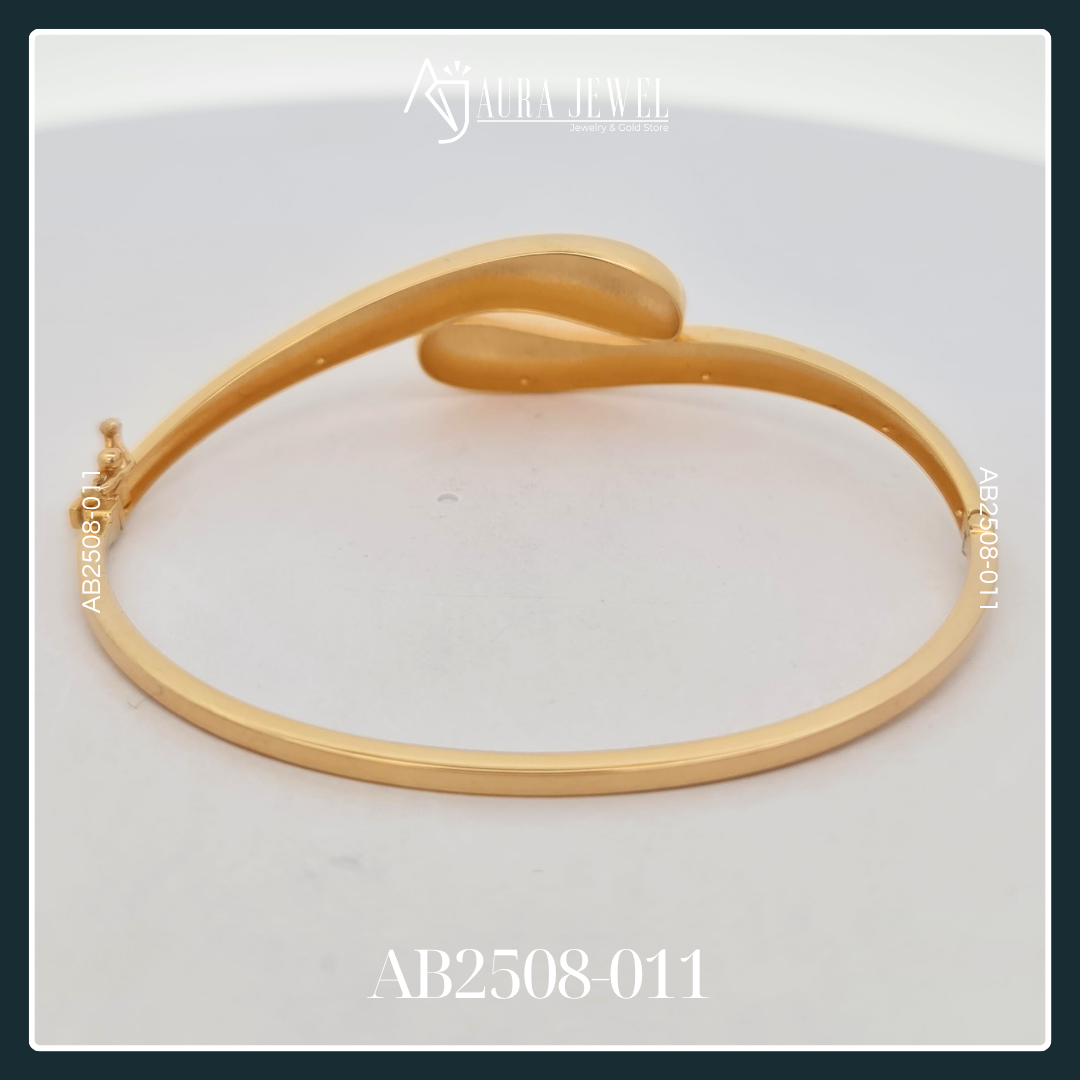 18K GOLD BANGLE - Image 3