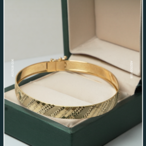18K GOLD BANGLE