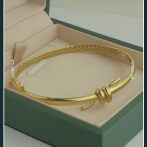 18K GOLD BANGLE