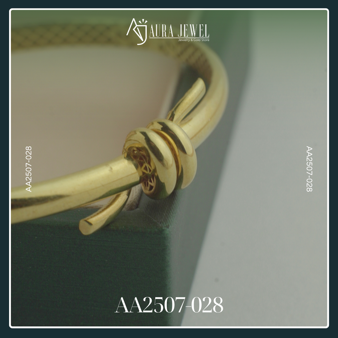 18K GOLD BANGLE - Image 4