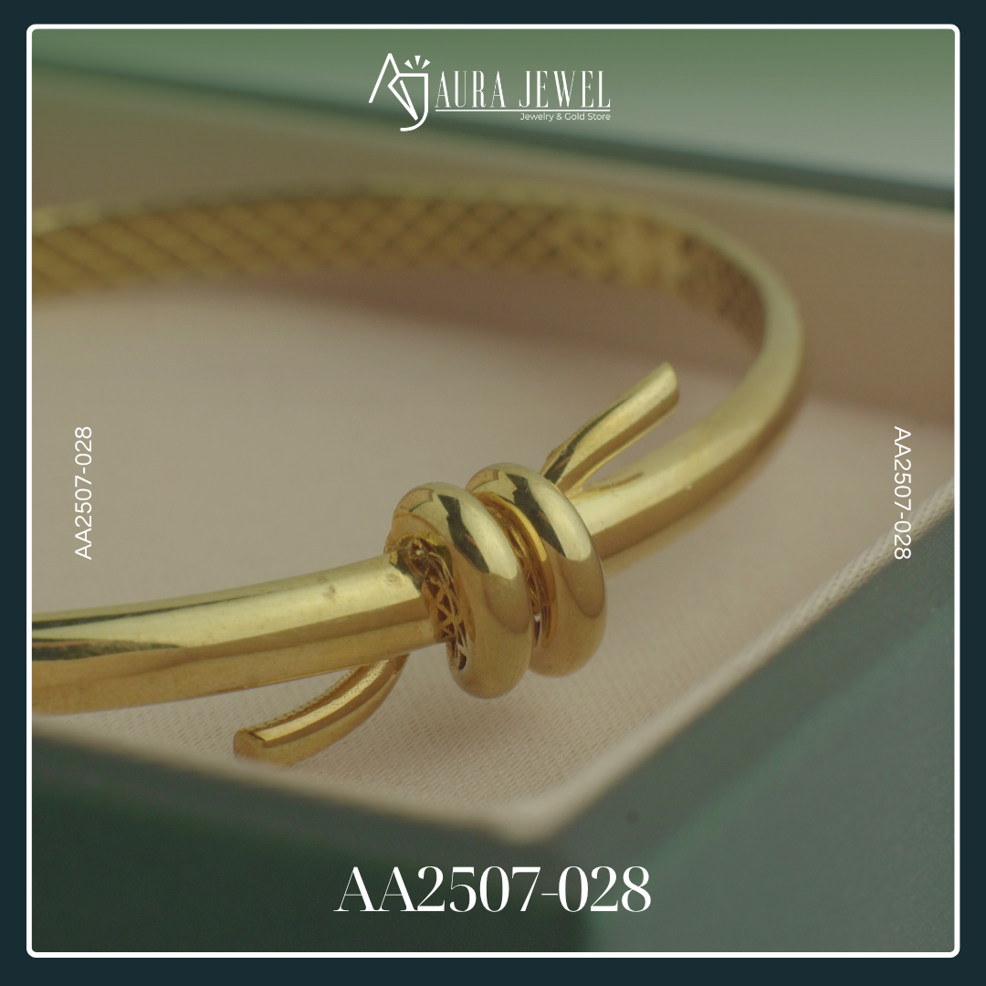 18K GOLD BANGLE - Image 2