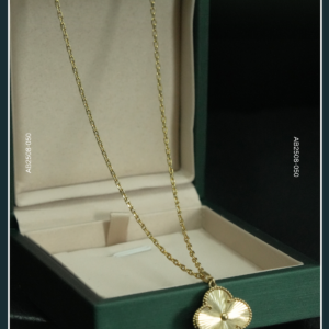 18K GOLD CHAIN WITH PENDANT