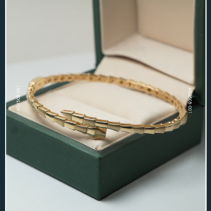 18K GOLD BANGLE