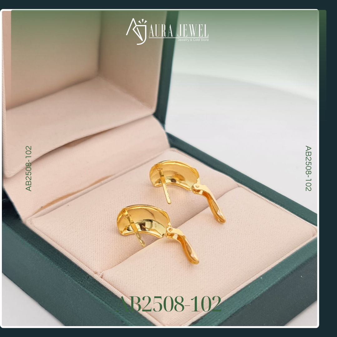18 Karat Clip Gold Earrings - Image 3